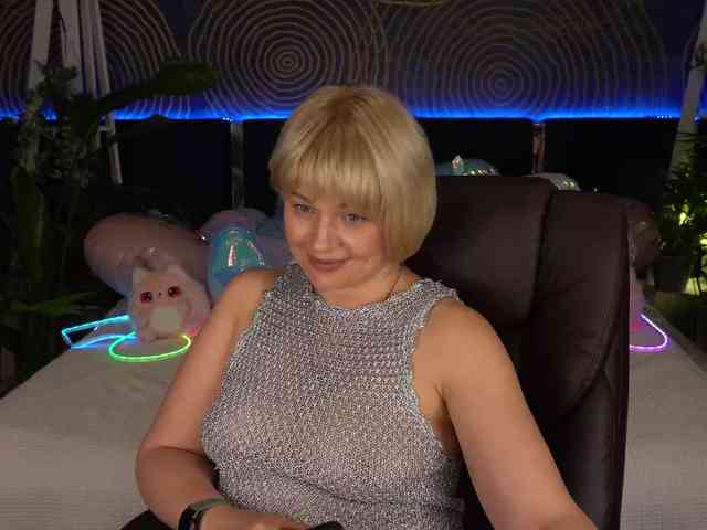 AmiraNight webcam
