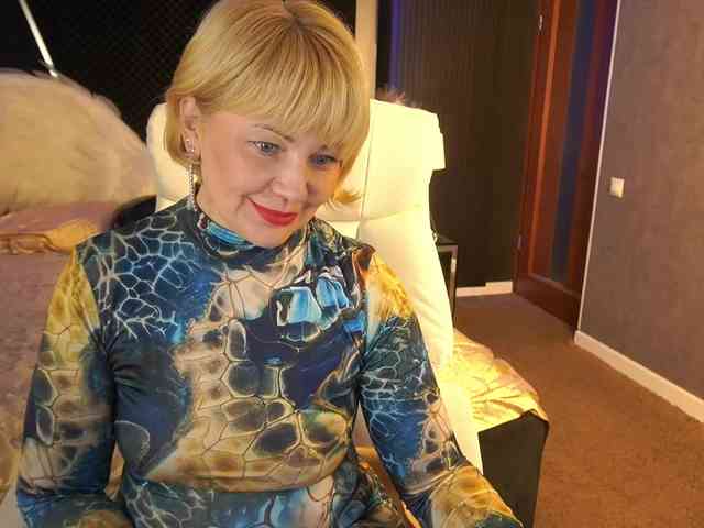 AmiraNight webcam