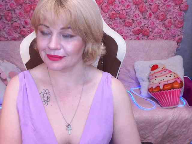 AmiraNight webcam