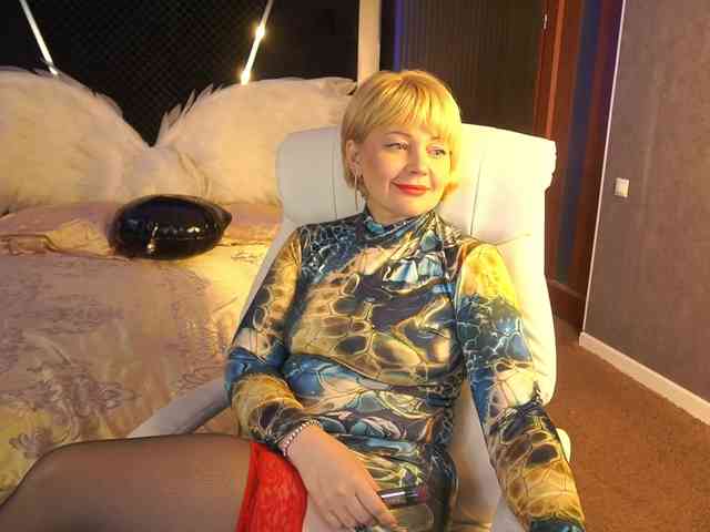 AmiraNight webcam