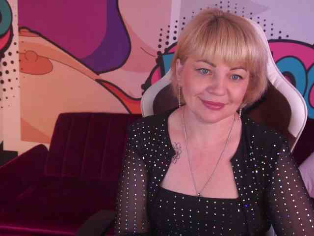 AmiraNight webcam