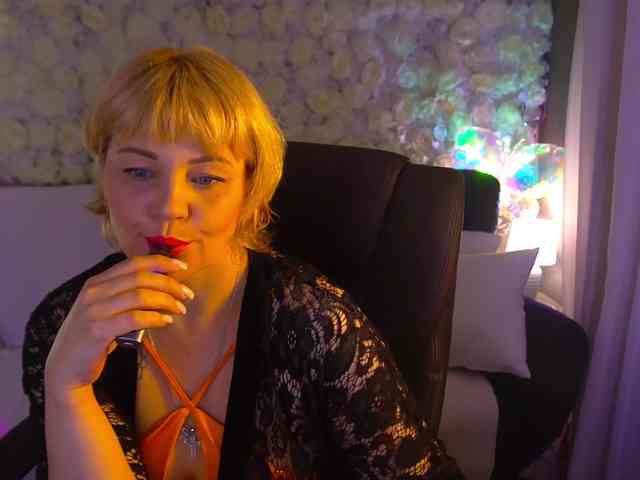 AmiraNight webcam