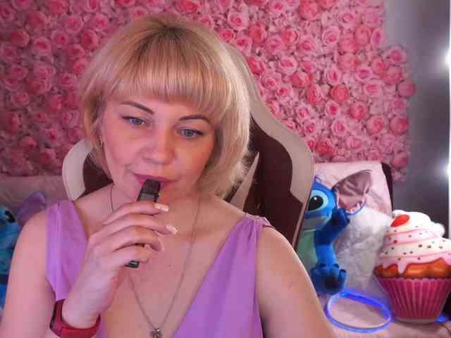 AmiraNight webcam