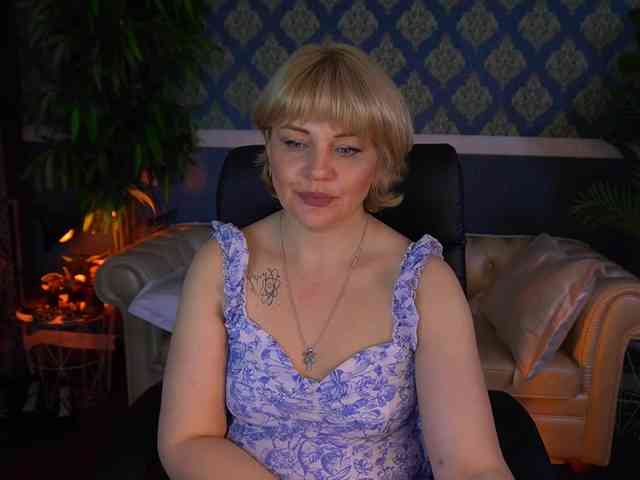 AmiraNight webcam