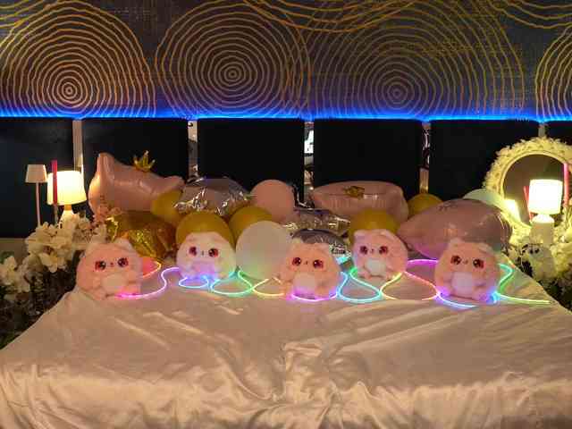 AmiraNight webcam