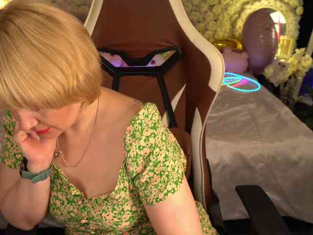 AmiraNight webcam
