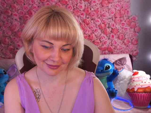 AmiraNight webcam