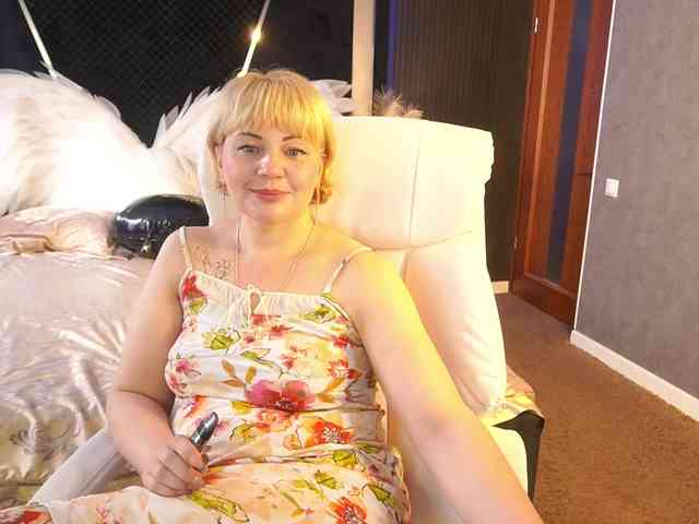 AmiraNight webcam