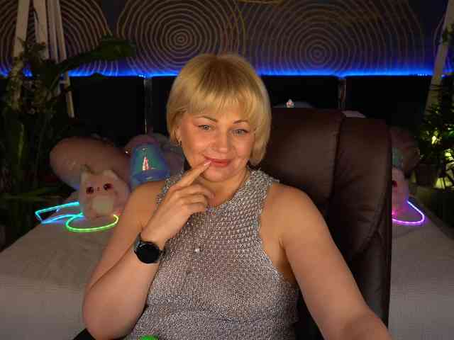 AmiraNight webcam