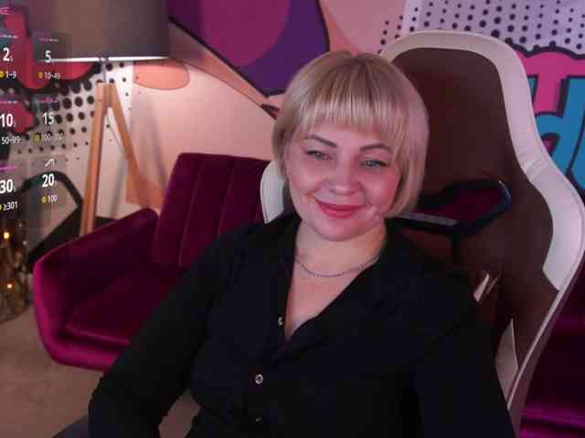 AmiraNight webcam