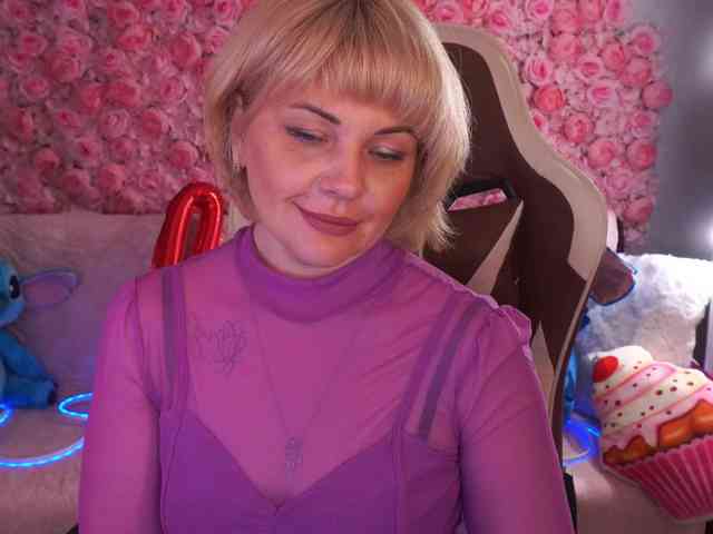 AmiraNight webcam