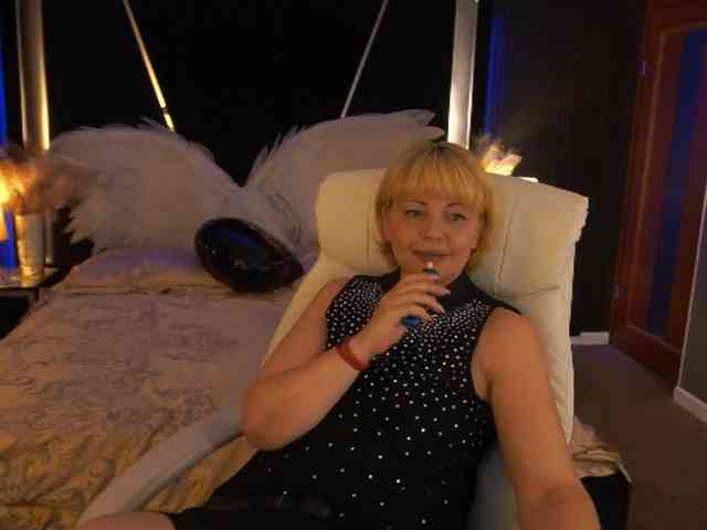 AmiraNight webcam