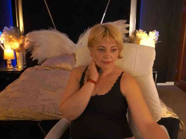 AmiraNight webcam