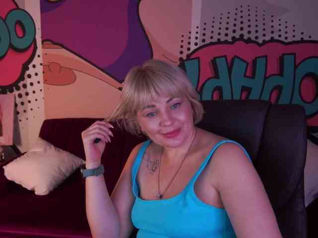 AmiraNight webcam