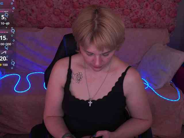 AmiraNight webcam