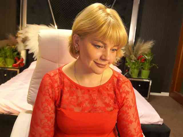 AmiraNight webcam