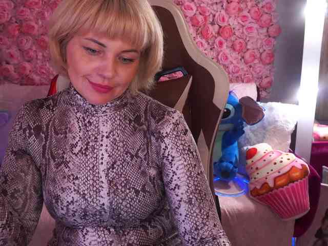AmiraNight webcam