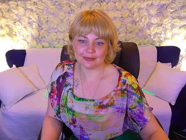 AmiraNight webcam