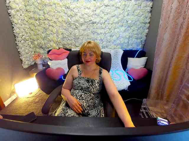 AmiraNight webcam