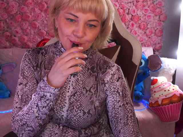 AmiraNight webcam