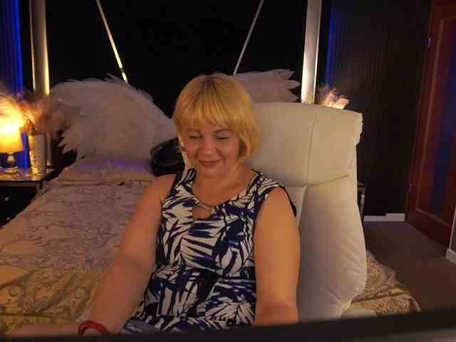 AmiraNight webcam