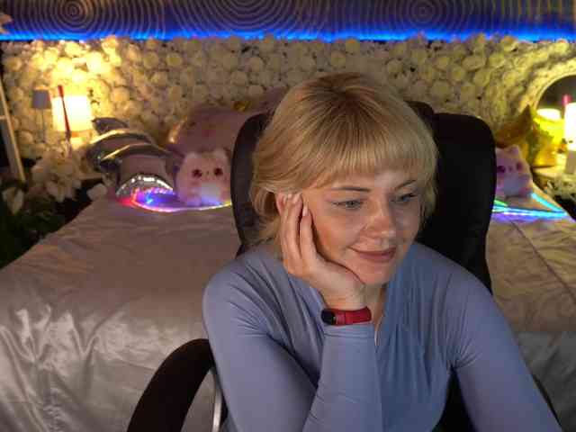 AmiraNight webcam