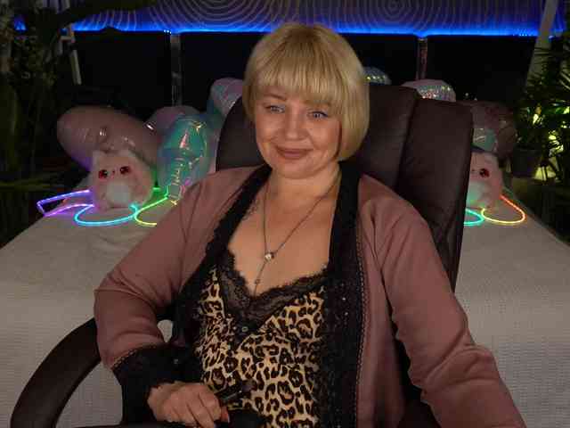 AmiraNight webcam