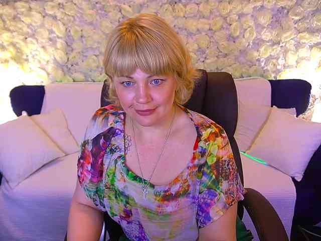 AmiraNight webcam