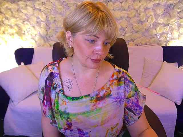 AmiraNight webcam