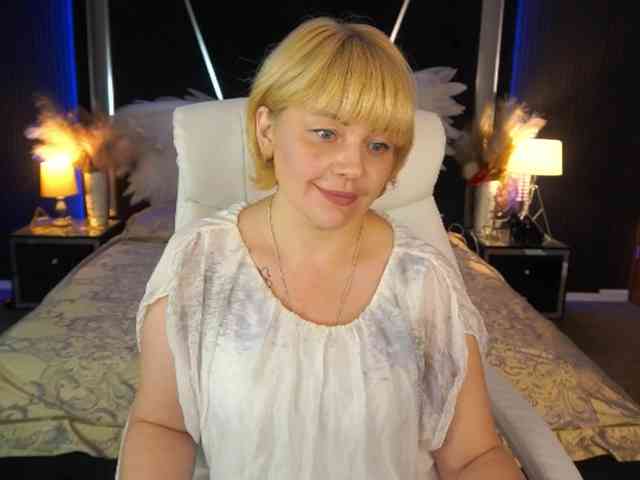 AmiraNight webcam