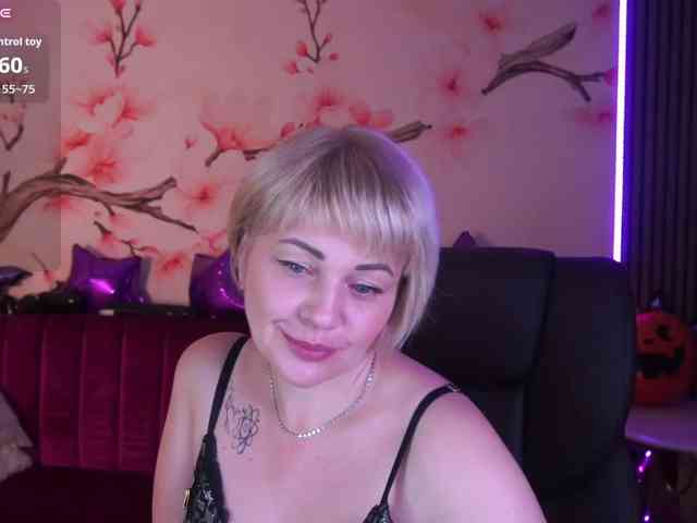 AmiraNight webcam