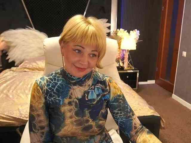 AmiraNight webcam
