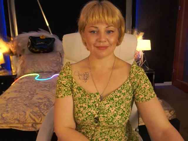 AmiraNight webcam