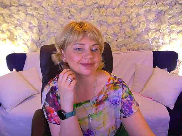 AmiraNight webcam