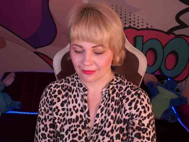 AmiraNight webcam