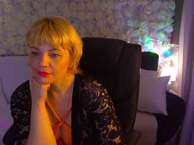 AmiraNight webcam