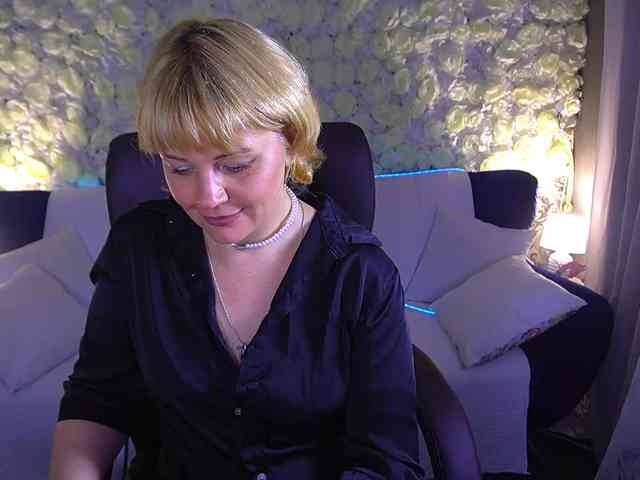 AmiraNight webcam