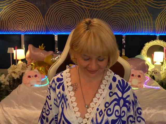 AmiraNight webcam