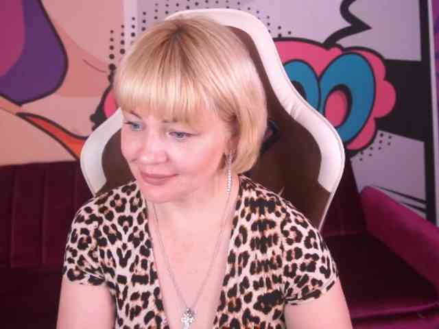 AmiraNight webcam