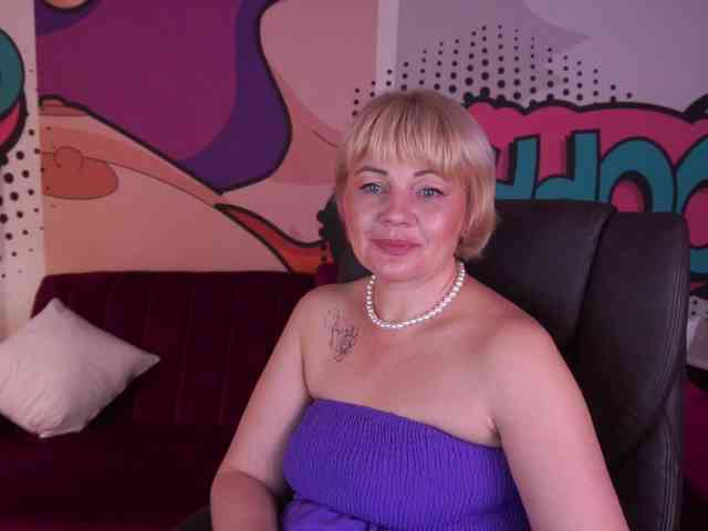 AmiraNight webcam