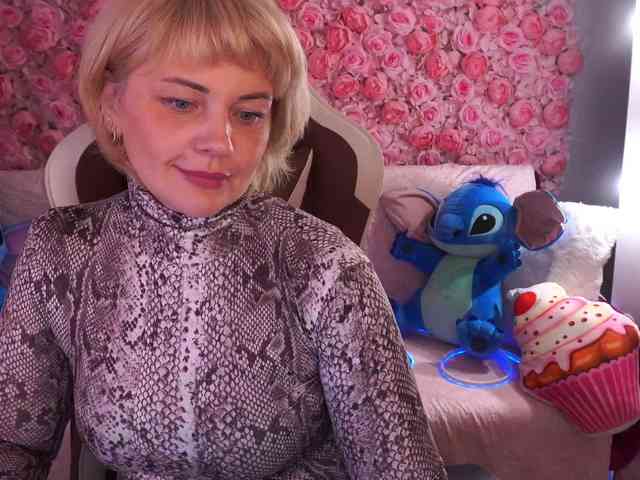 AmiraNight webcam