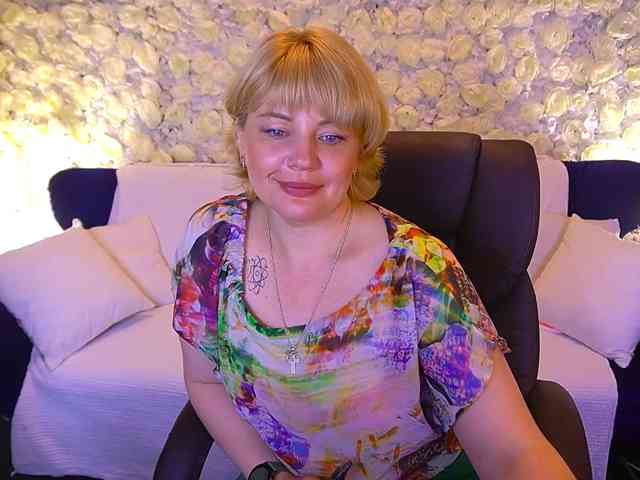 AmiraNight webcam