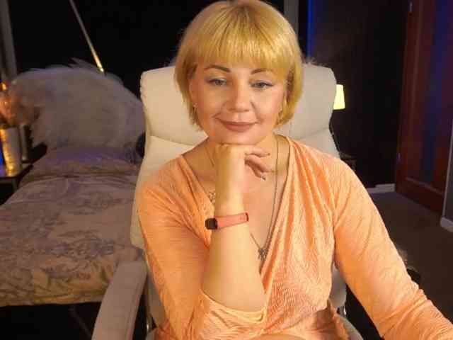 AmiraNight webcam