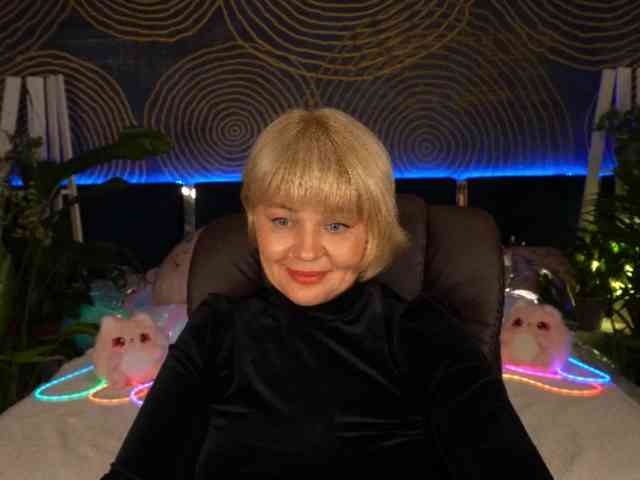 AmiraNight webcam