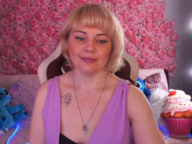 AmiraNight webcam