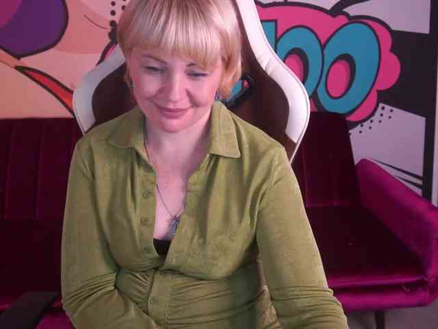 AmiraNight webcam