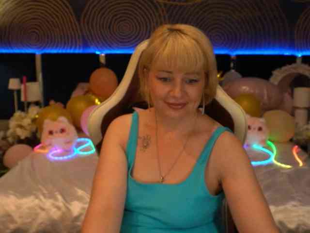 AmiraNight webcam