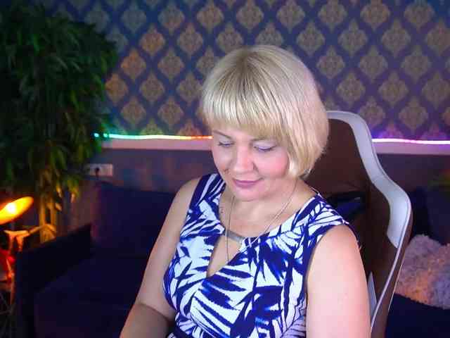 AmiraNight webcam