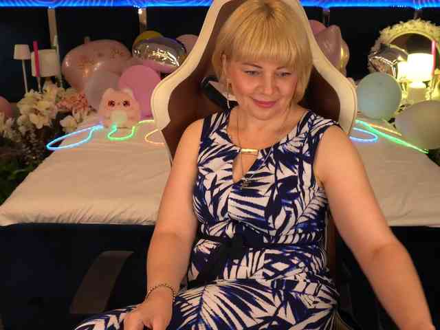 AmiraNight webcam