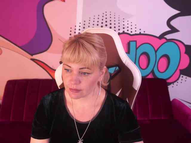 AmiraNight webcam
